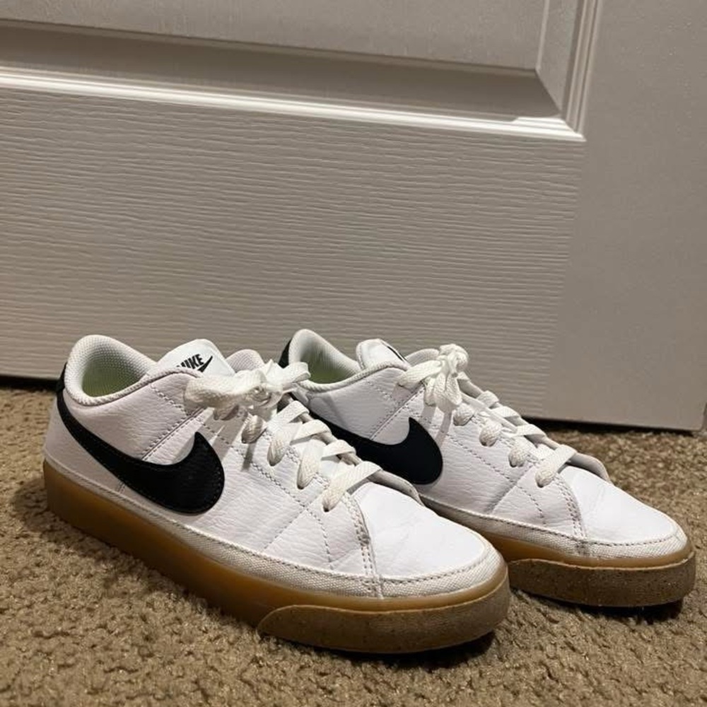 Nike White and Black Low-Top Sneakers